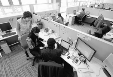 推进软件服务外包，加速建设软件名城